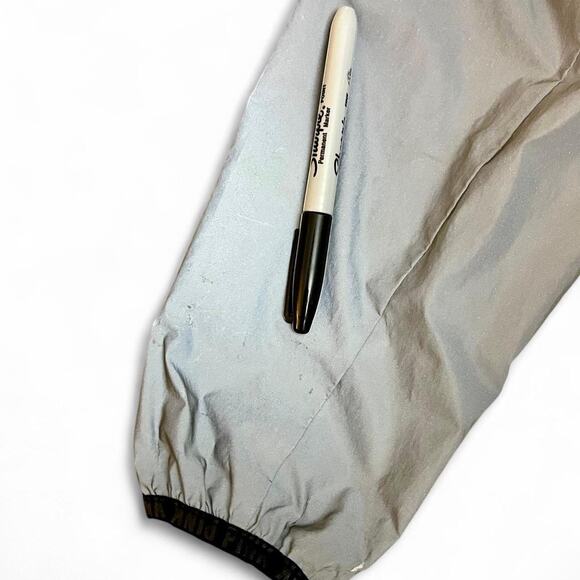 Victoria's Secret Pink Limited Release 002 Reflective 3M Jacket Womens Size XS-S - Picture 2 of 8